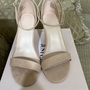 Block heel sandal wide width